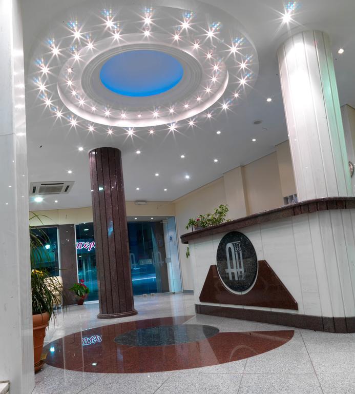Alex Hotel Триполис Екстериор снимка