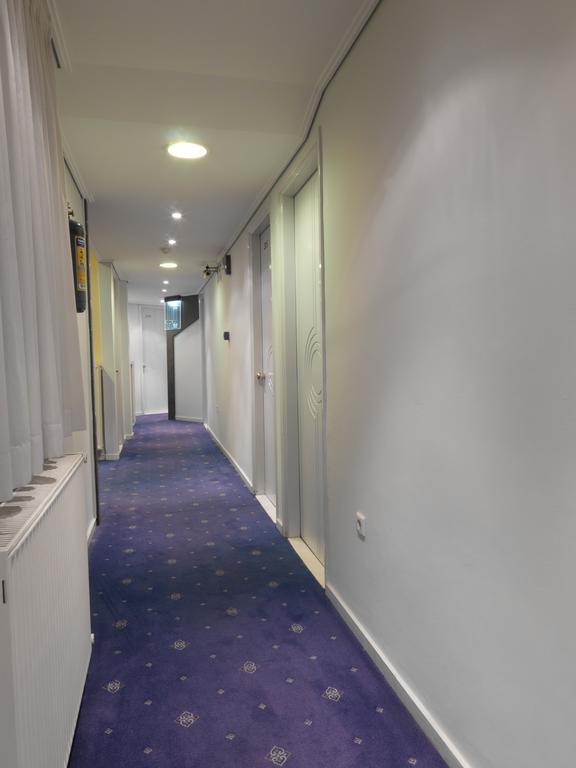 Alex Hotel Триполис Екстериор снимка