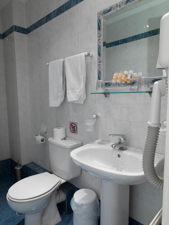 Alex Hotel Триполис Екстериор снимка